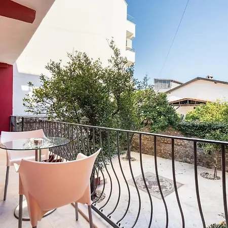 Fascinating Flat Near Hadrians Gate Apartament