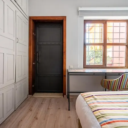 Fascinating Flat Near Hadrians Gate Apartament